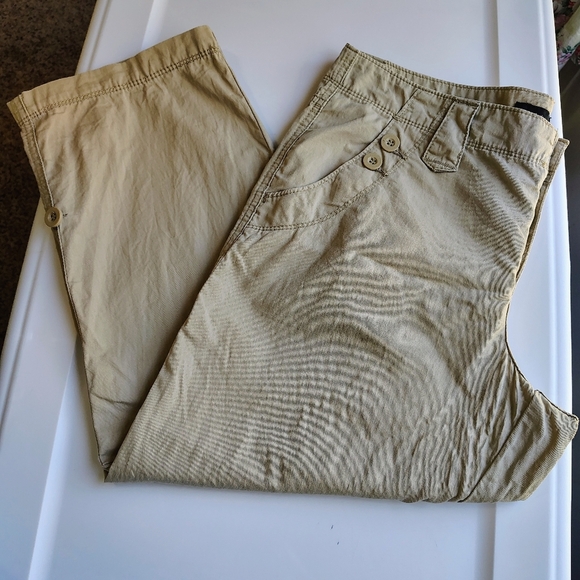 Calvin Klein Women's Capri Roll-Tab Shorts Utility Outdoor,Hiking sz 10,Cotton. - Picture 9 of 16